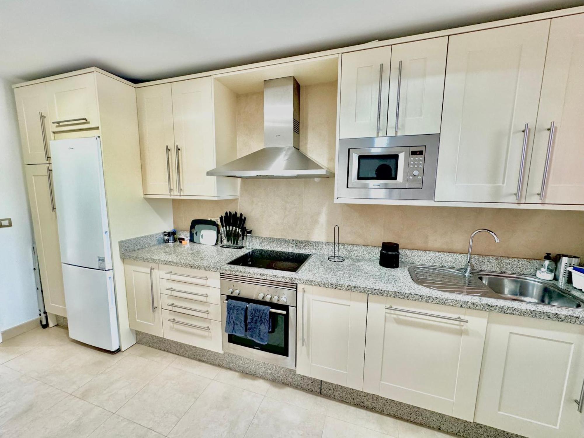 Piso De Lujo Totalmente Equipado A Estrenar Para 6 Estepona Exterior photo